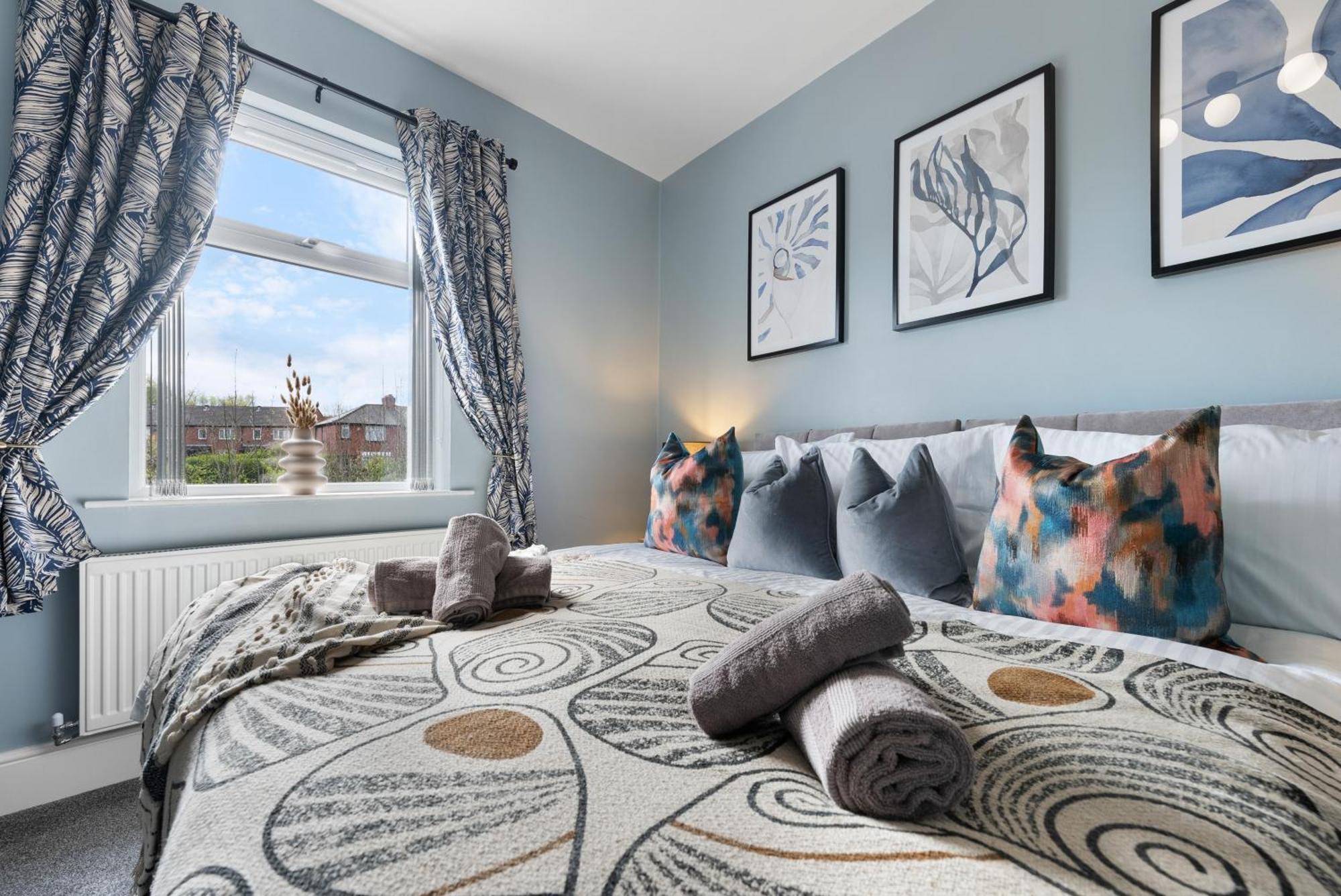 4-Bedroom Stunning Luxe, Spacious & Stylish Design House Bolton, Sleeps 11, With Parking Central Bolton, Links To Manchester, Pet-Friendly, Best For Groups! Work Contractors And Summer Special Offer! - By Blue Puffin Stays Farnworth Exterior photo