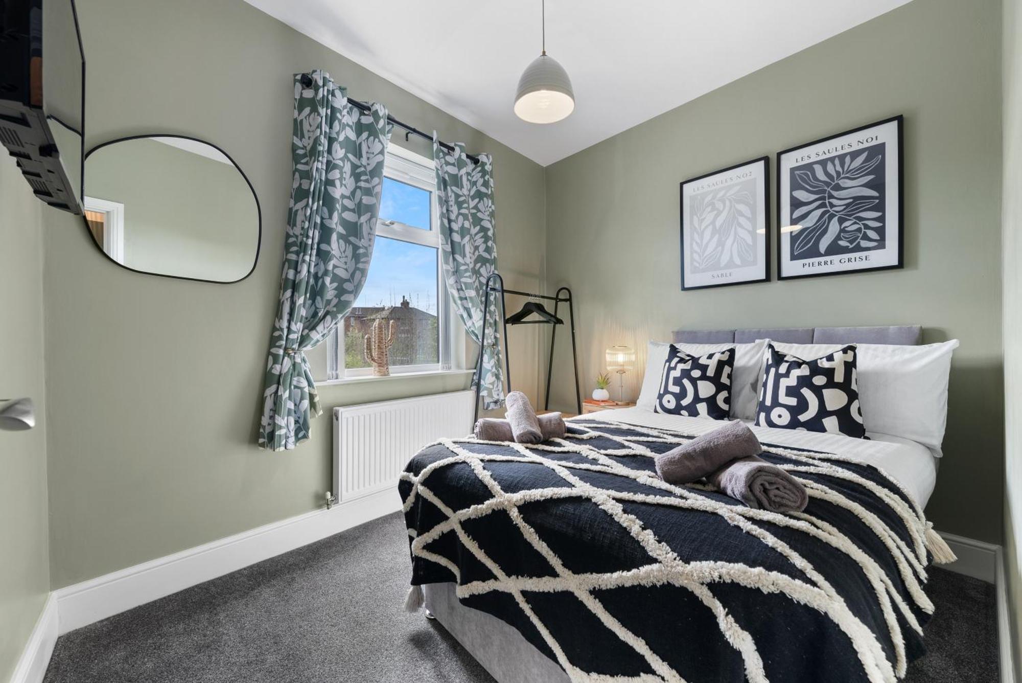4-Bedroom Stunning Luxe, Spacious & Stylish Design House Bolton, Sleeps 11, With Parking Central Bolton, Links To Manchester, Pet-Friendly, Best For Groups! Work Contractors And Summer Special Offer! - By Blue Puffin Stays Farnworth Exterior photo