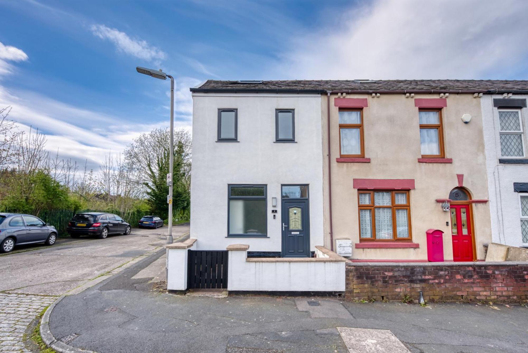 4-Bedroom Stunning Luxe, Spacious & Stylish Design House Bolton, Sleeps 11, With Parking Central Bolton, Links To Manchester, Pet-Friendly, Best For Groups! Work Contractors And Summer Special Offer! - By Blue Puffin Stays Farnworth Exterior photo